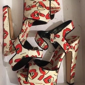 Brain Atwood lip Printed platform Sandals